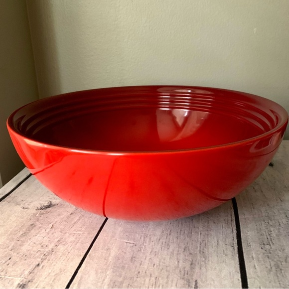 Le Creuset Dining New Le Creuset Stoneware Second Choix 24cm Serving Bowl 22l Cerise Poshmark